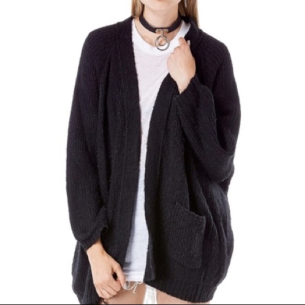 ISO unif hole cardigan black